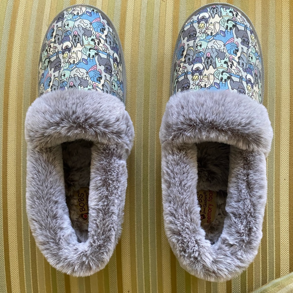 SKECHERS “BOBS” slippers